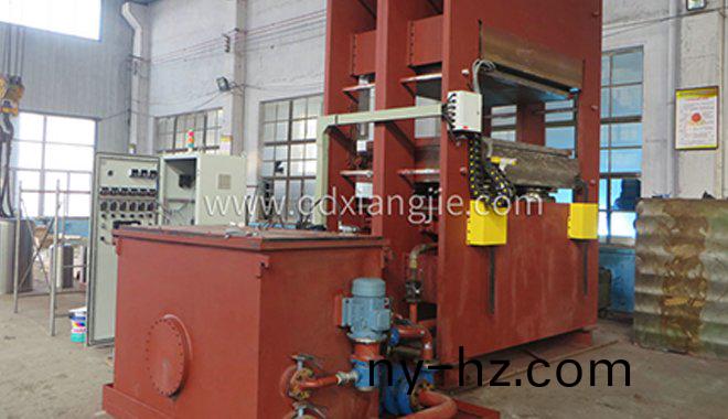 信(xin)息技(ji)術(shù)在(zai)平闆硫(liu)化(hua)機(ji)中(zhong)的控製咊(he)髮(fa)展