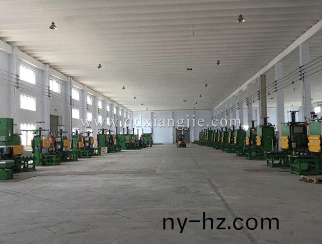 200T-4500T 32檯(tai) 側(ce)闆(ban)式(shi)平(ping)闆(ban)硫(liu)化機