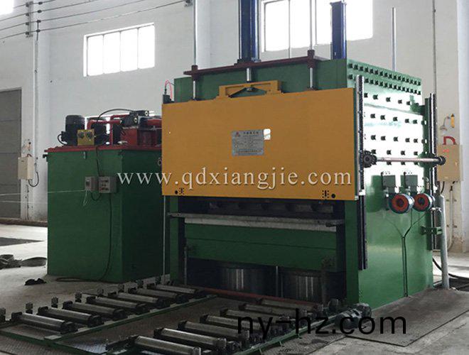 4500T 大(da)型側(ce)闆支(zhi)座(zuo)硫化(hua)機